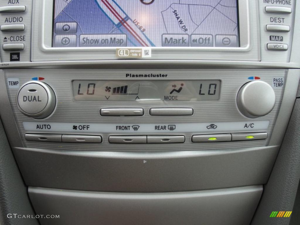 2011 Camry XLE V6 - Aloe Green Metallic / Bisque photo #32