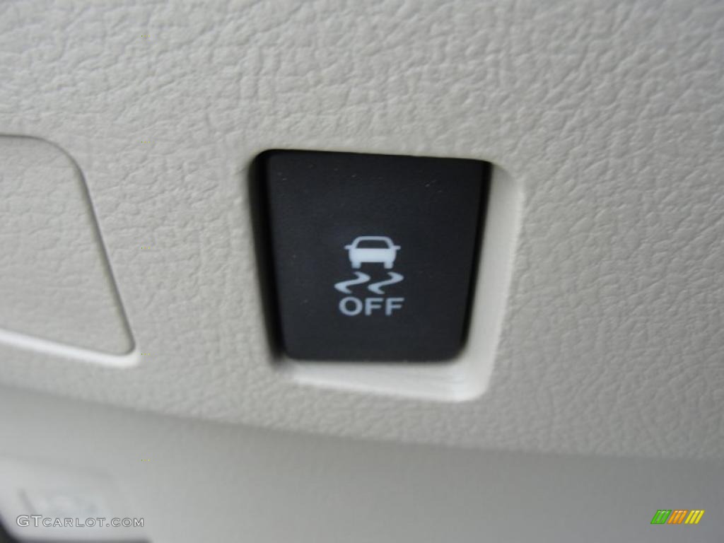 2011 Camry XLE V6 - Aloe Green Metallic / Bisque photo #39