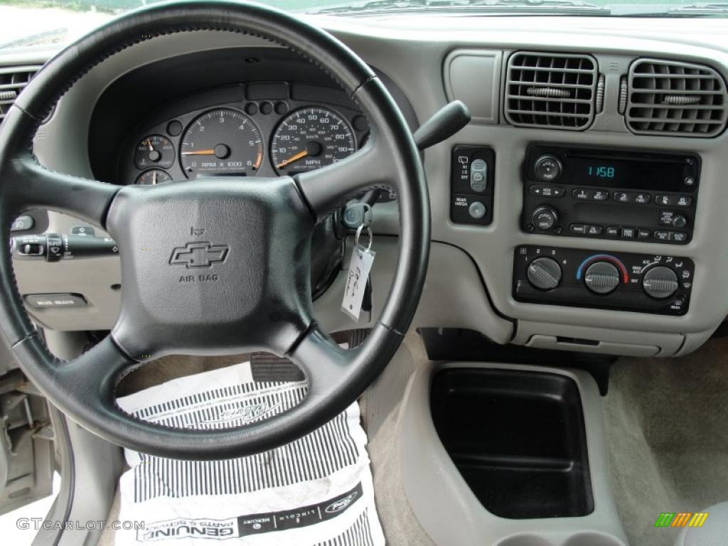 2004 Chevrolet Blazer LS Medium Gray Dashboard Photo #47568617