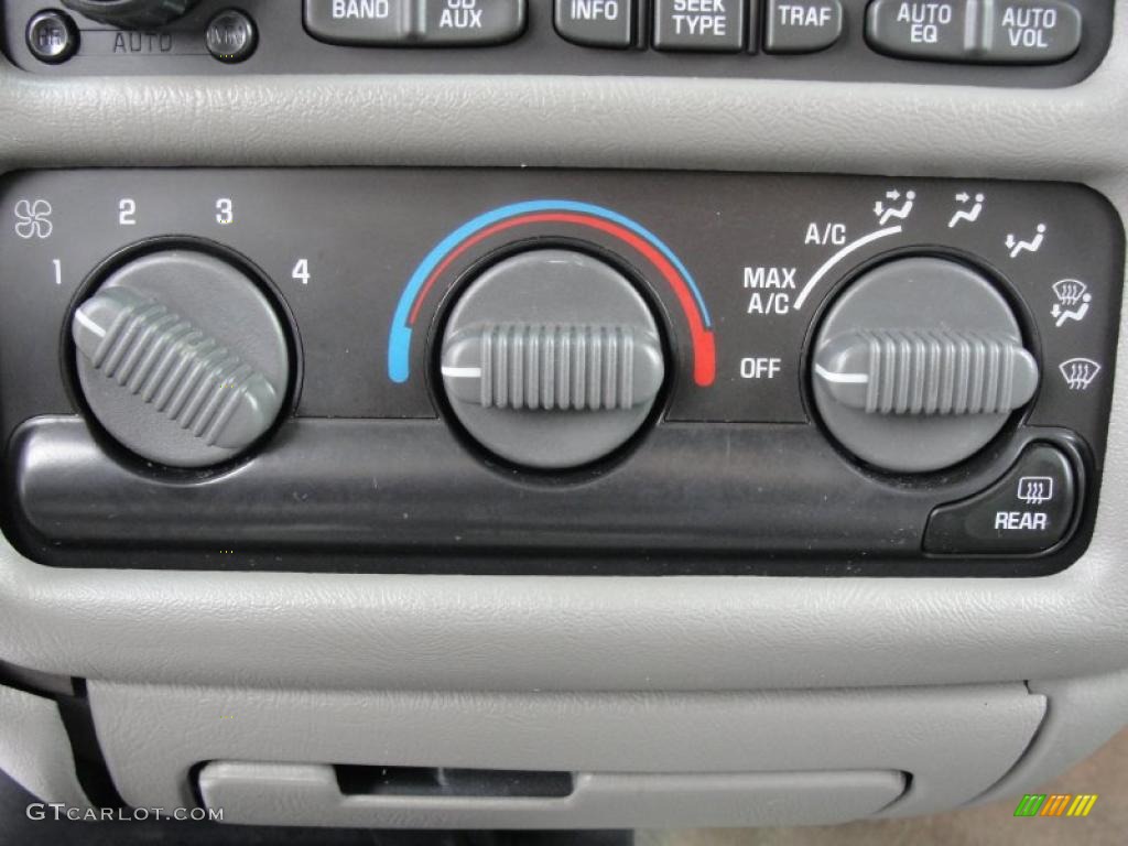 2004 Chevrolet Blazer LS Controls Photo #47568674
