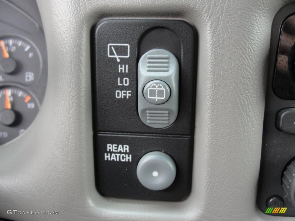 2004 Chevrolet Blazer LS Controls Photo #47568689