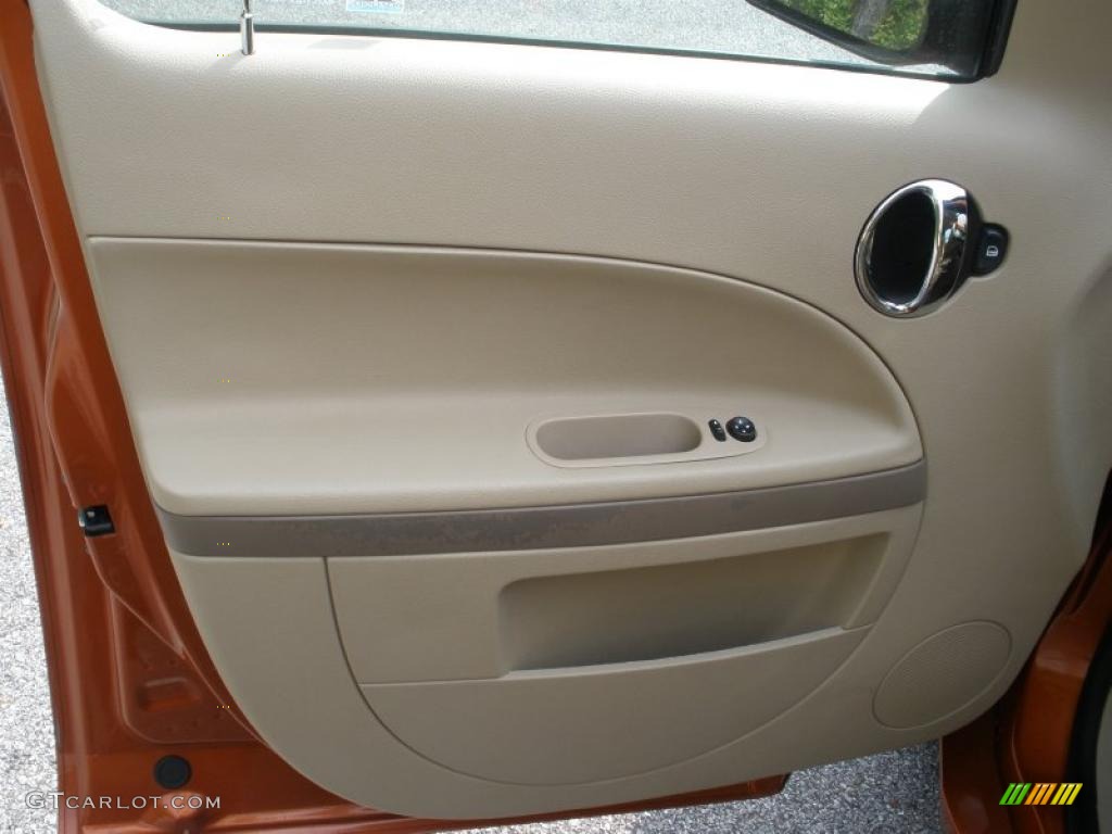 2007 Chevrolet HHR LT Cashmere Beige Door Panel Photo #47568905