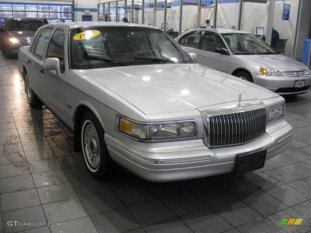 1997 Town Car Executive - Silver Frost Pearl Metallic / Red photo #1
