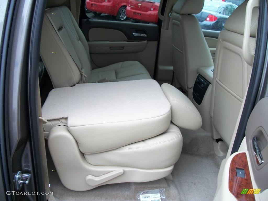 Light Cashmere/Dark Cashmere Interior 2011 Chevrolet Suburban 2500 LT 4x4 Photo #47569157