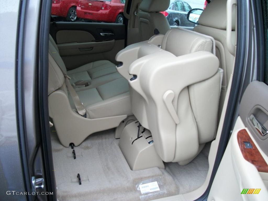 Light Cashmere/Dark Cashmere Interior 2011 Chevrolet Suburban 2500 LT 4x4 Photo #47569169