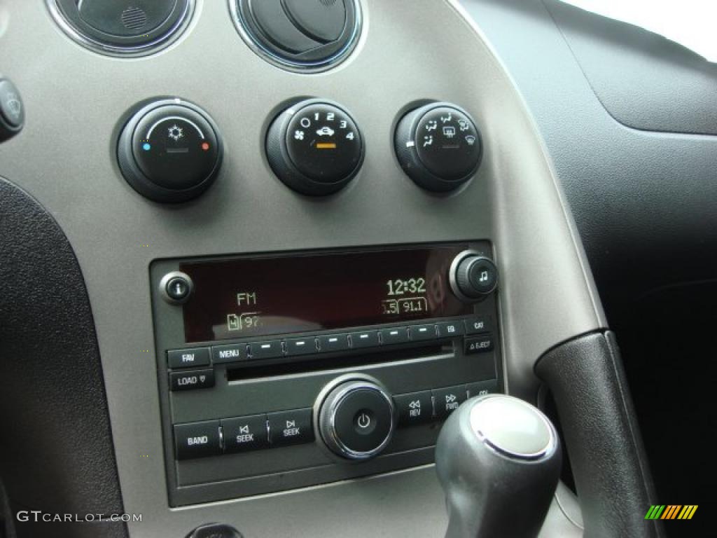 2007 Pontiac Solstice Roadster Controls Photo #47570123
