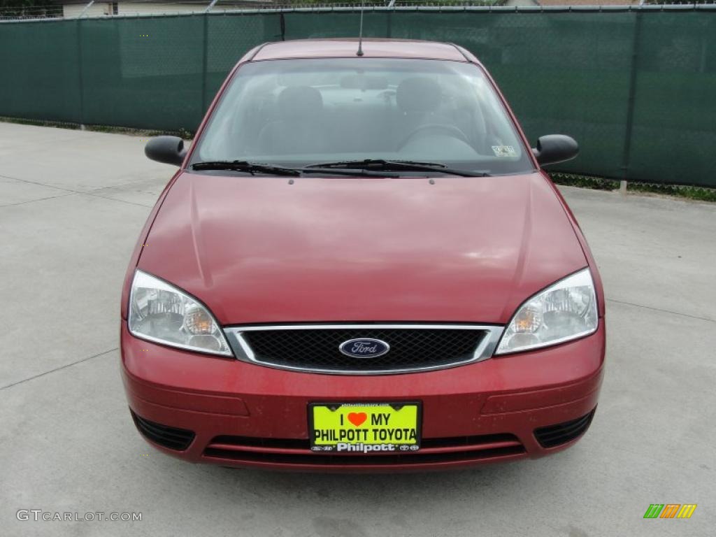 2005 Focus ZX4 S Sedan - Sangria Red Metallic / Dark Flint/Light Flint photo #8