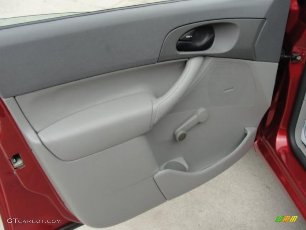 2005 Focus ZX4 S Sedan - Sangria Red Metallic / Dark Flint/Light Flint photo #30