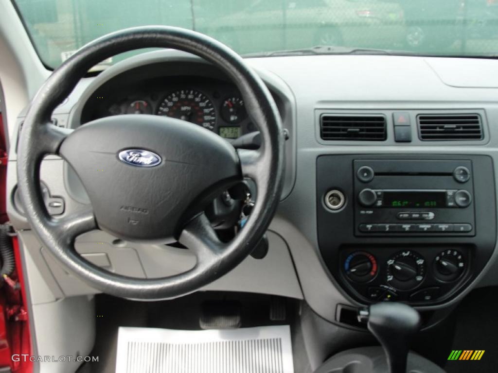 2005 Focus ZX4 S Sedan - Sangria Red Metallic / Dark Flint/Light Flint photo #33