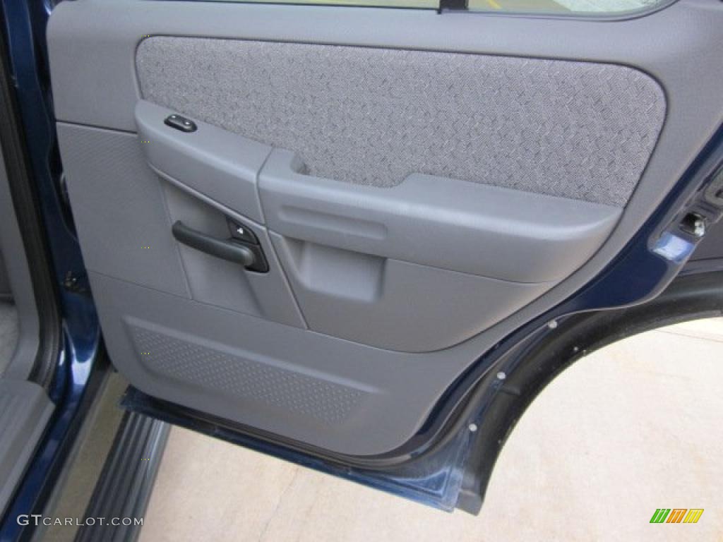 2004 Explorer XLS 4x4 - Dark Blue Pearl Metallic / Medium Parchment photo #20