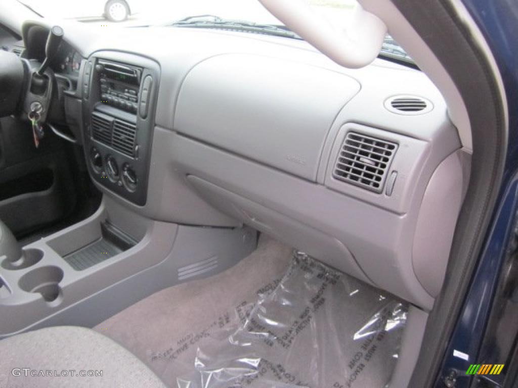 2004 Explorer XLS 4x4 - Dark Blue Pearl Metallic / Medium Parchment photo #21