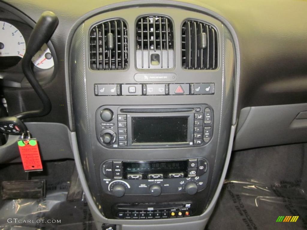 2006 Dodge Grand Caravan SXT Controls Photo #47571845