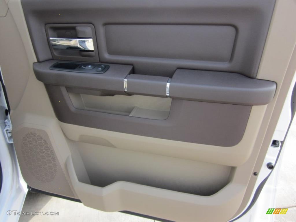 2011 Ram 1500 Lone Star Crew Cab 4x4 - Bright White / Light Pebble Beige/Bark Brown photo #15