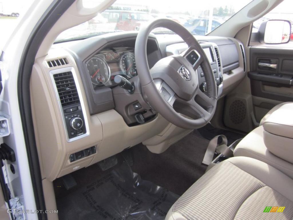 2011 Ram 1500 Lone Star Crew Cab 4x4 - Bright White / Light Pebble Beige/Bark Brown photo #16