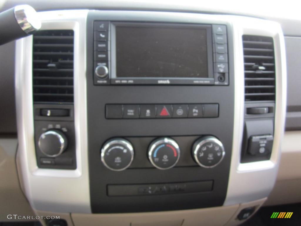 2011 Ram 1500 Lone Star Crew Cab 4x4 - Bright White / Light Pebble Beige/Bark Brown photo #20