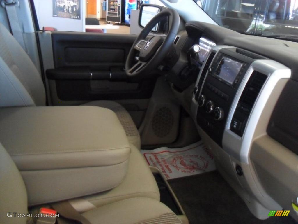 2011 Ram 1500 Big Horn Crew Cab 4x4 - White Gold / Light Pebble Beige/Bark Brown photo #25