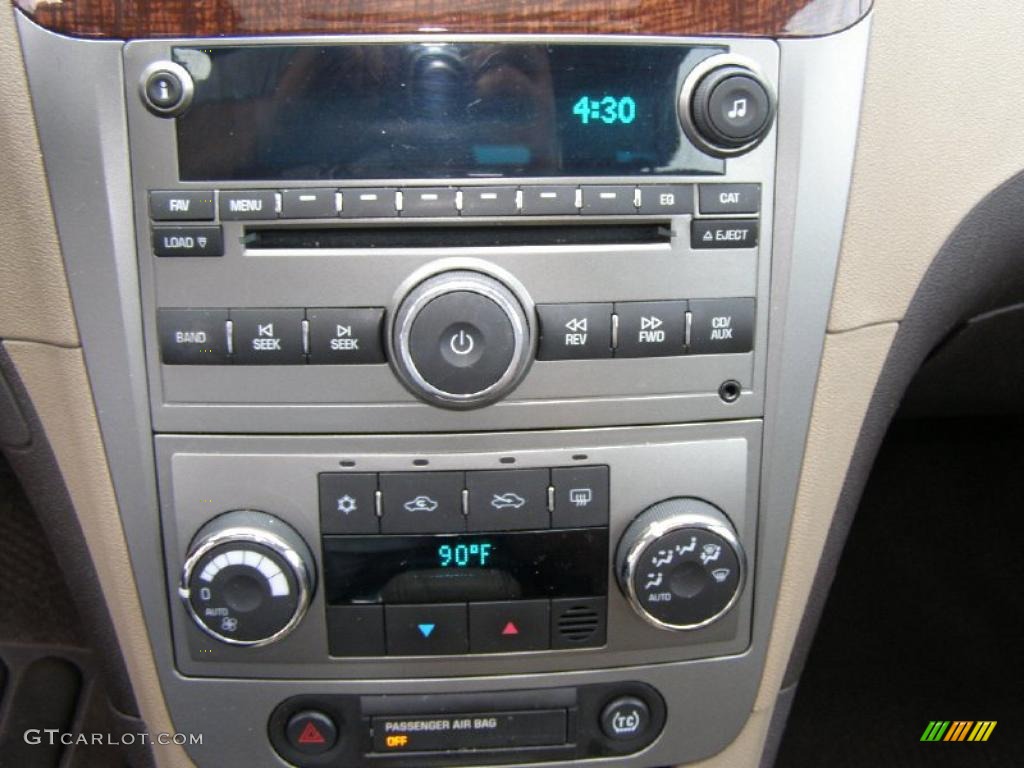 2008 Chevrolet Malibu LTZ Sedan Controls Photo #47573756