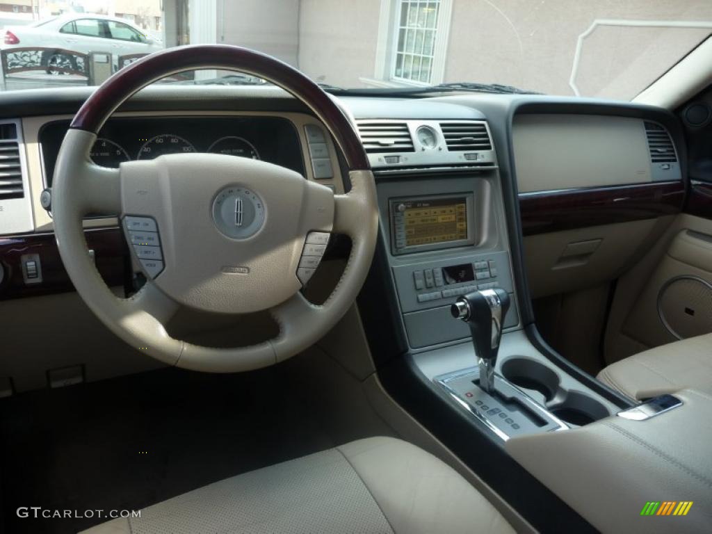 2006 Navigator Luxury 4x4 - Black / Camel photo #5