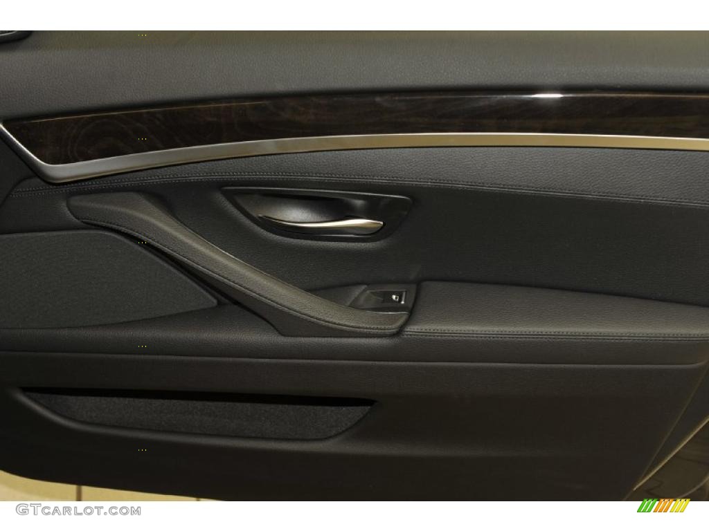 2011 5 Series 528i Sedan - Dark Graphite Metallic / Black photo #17