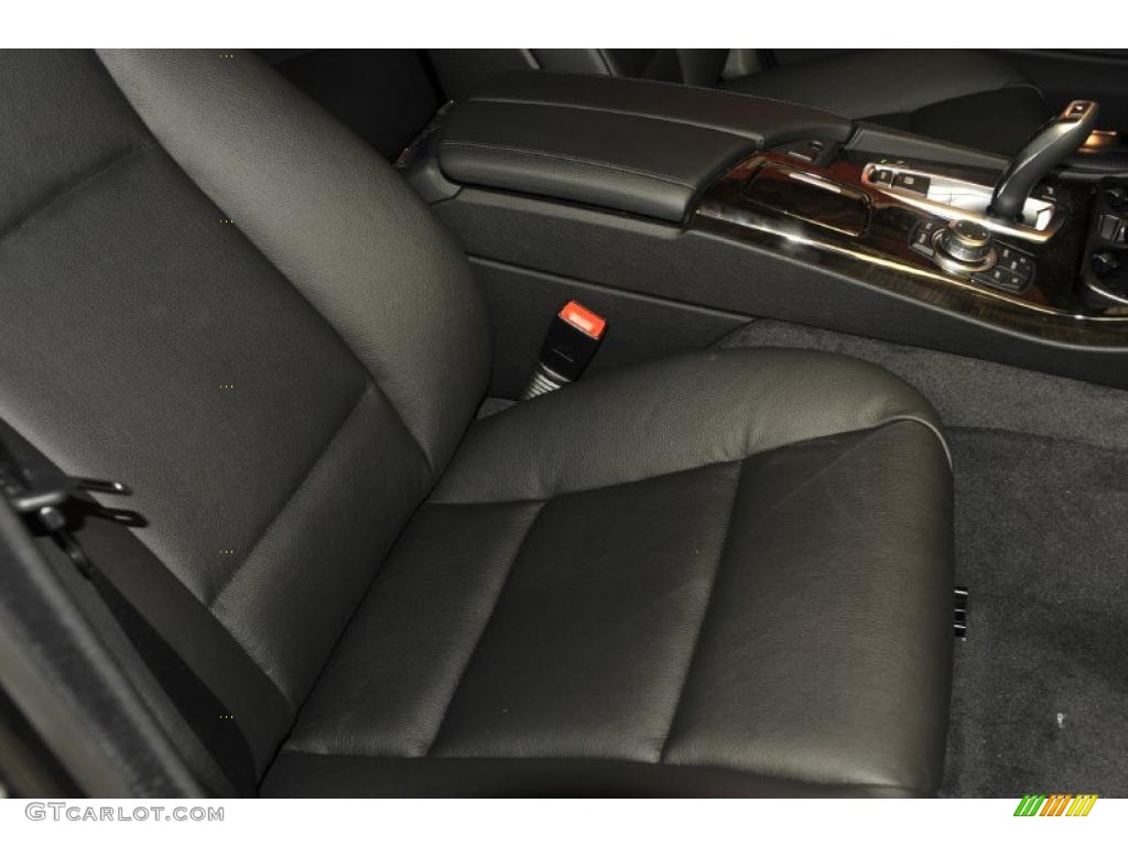 2011 5 Series 528i Sedan - Dark Graphite Metallic / Black photo #18