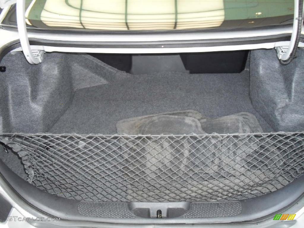 2002 Pontiac Bonneville SLE Trunk Photos