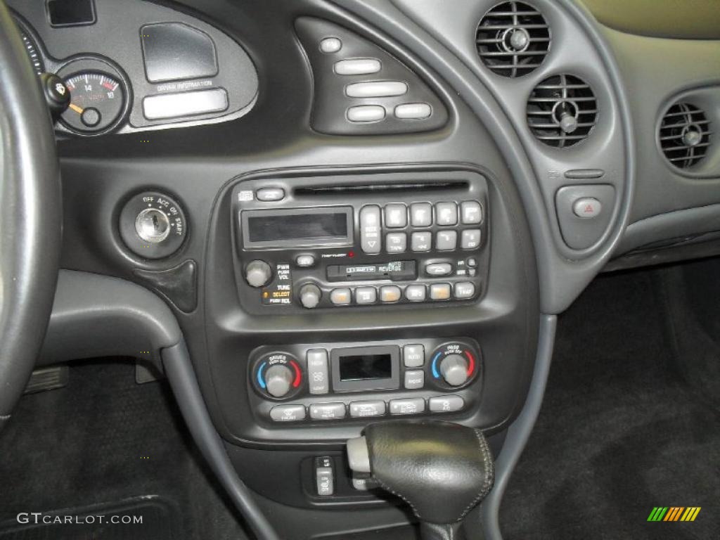 2002 Pontiac Bonneville SLE Controls Photo #47585284
