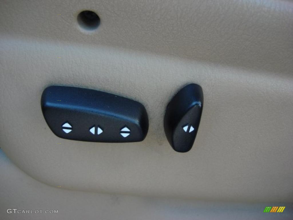 1997 Chrysler Town & Country LXi Controls Photo #47586766