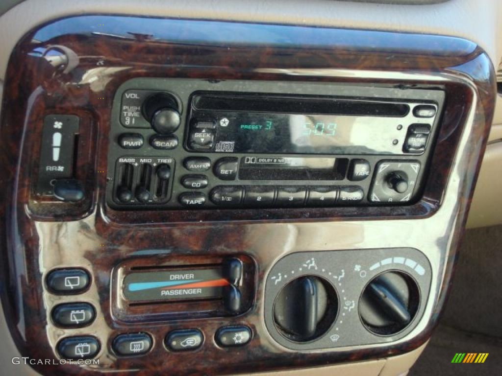 1997 Chrysler Town & Country LXi Controls Photo #47586778
