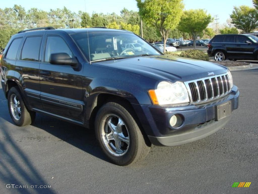 2005 Grand Cherokee Laredo - Midnight Blue Pearl / Medium Slate Gray photo #7