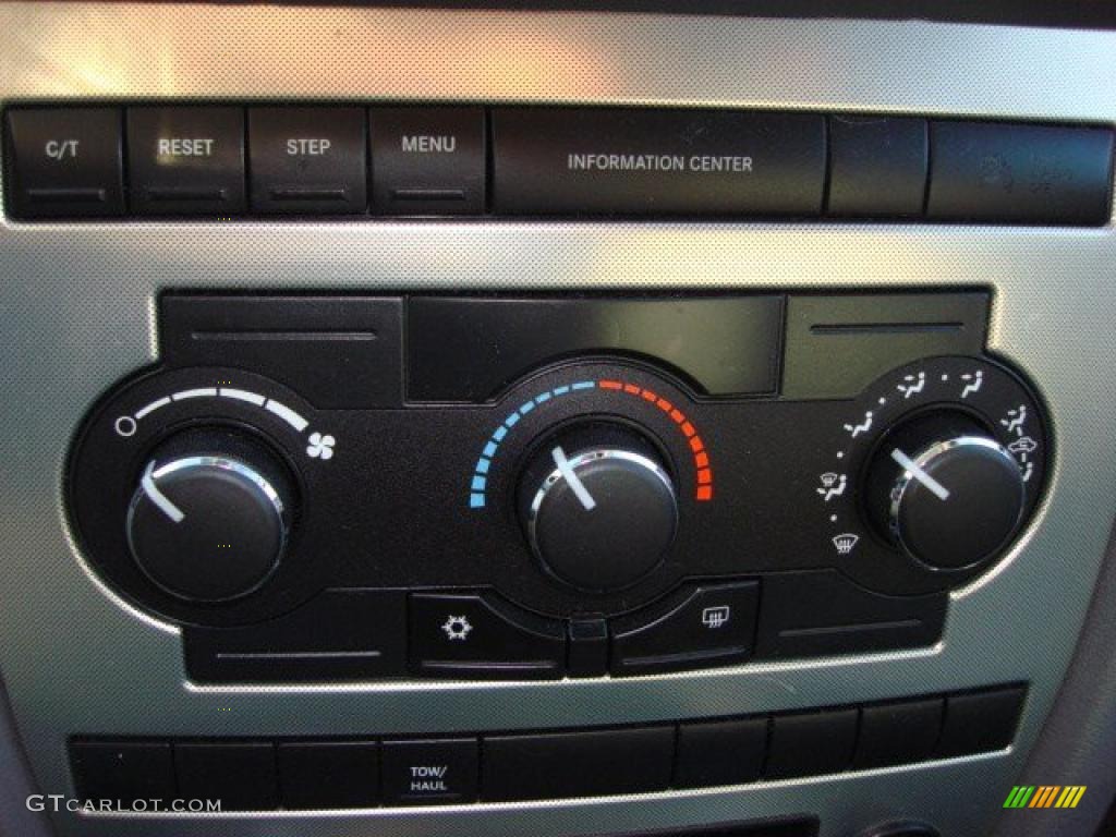 2005 Jeep Grand Cherokee Laredo Controls Photo #47587267