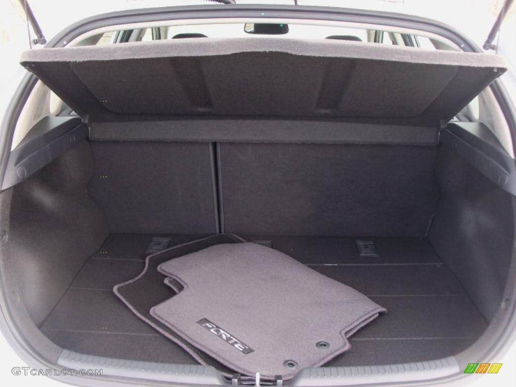 2011 Kia Forte EX 5 Door Trunk Photo #47587813