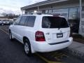 Super White - Highlander 4WD Photo No. 4