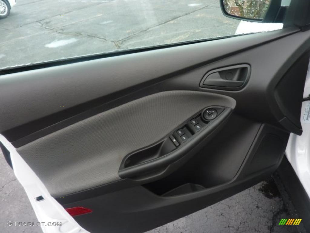 2012 Ford Focus SE Sedan Charcoal Black Door Panel Photo #47596481