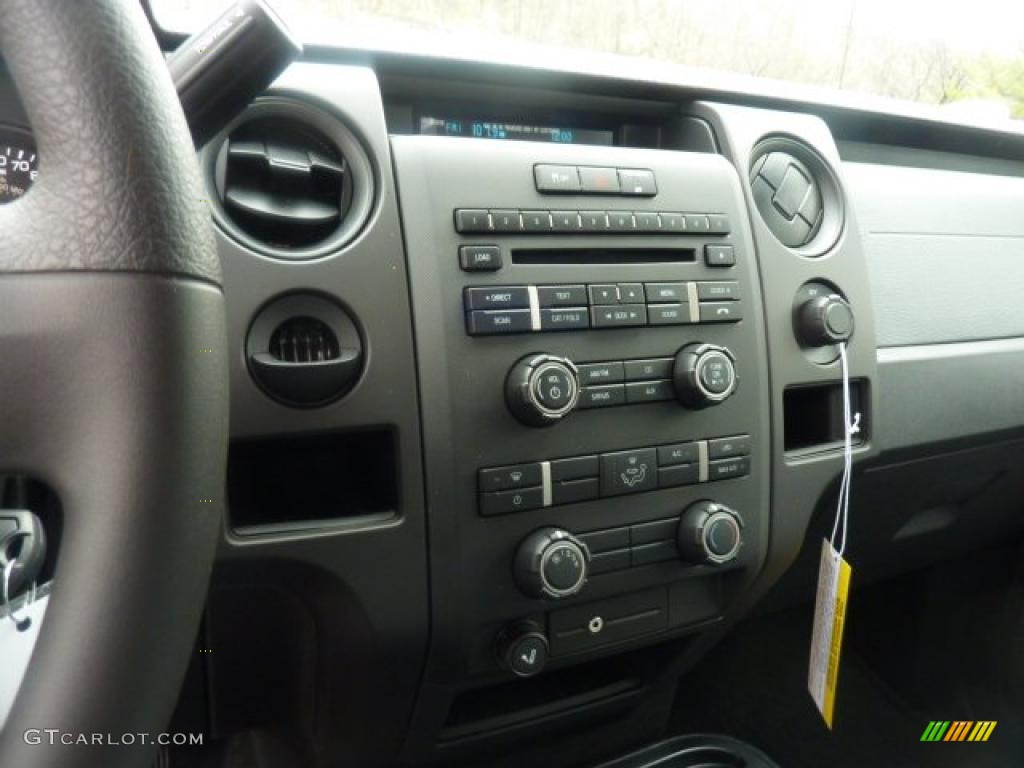 2011 Ford F150 STX SuperCab 4x4 Controls Photo #47597174