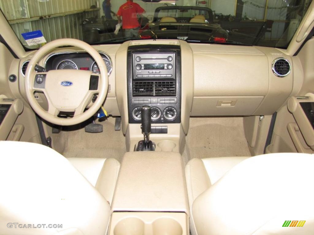 2007 Explorer XLT - Black / Camel photo #13