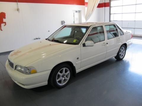 2000 Volvo S70  Data, Info and Specs