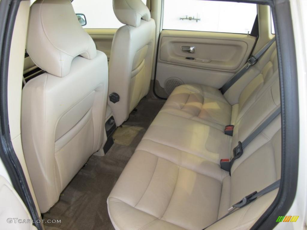 Light Beige Interior 2000 Volvo S70 Standard S70 Model Photo #47599043