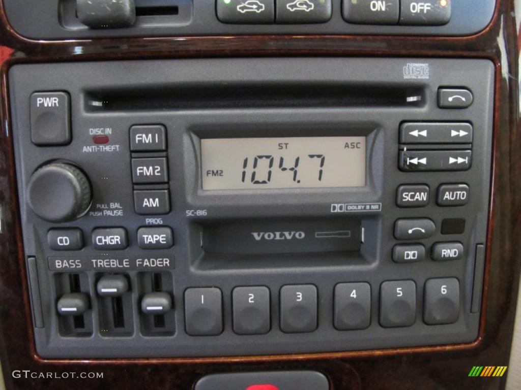 2000 Volvo S70 Standard S70 Model Controls Photo #47599133