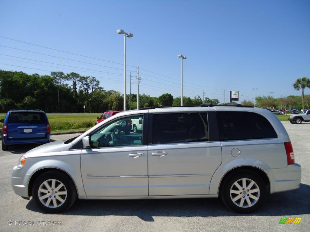 2008 Town & Country Touring - Bright Silver Metallic / Medium Slate Gray/Light Shale photo #2