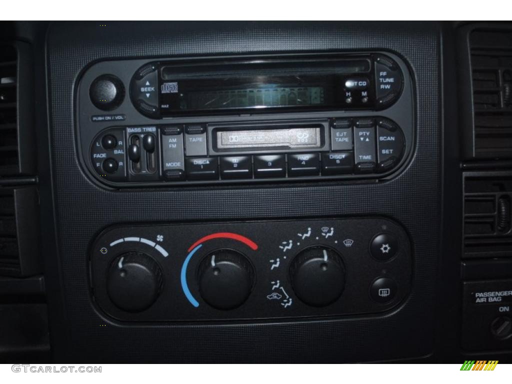 2004 Dodge Dakota SLT Club Cab Controls Photo #47603531