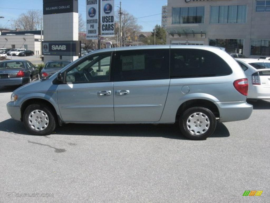 2003 Town & Country LX - Butane Blue Pearl / Gray photo #11