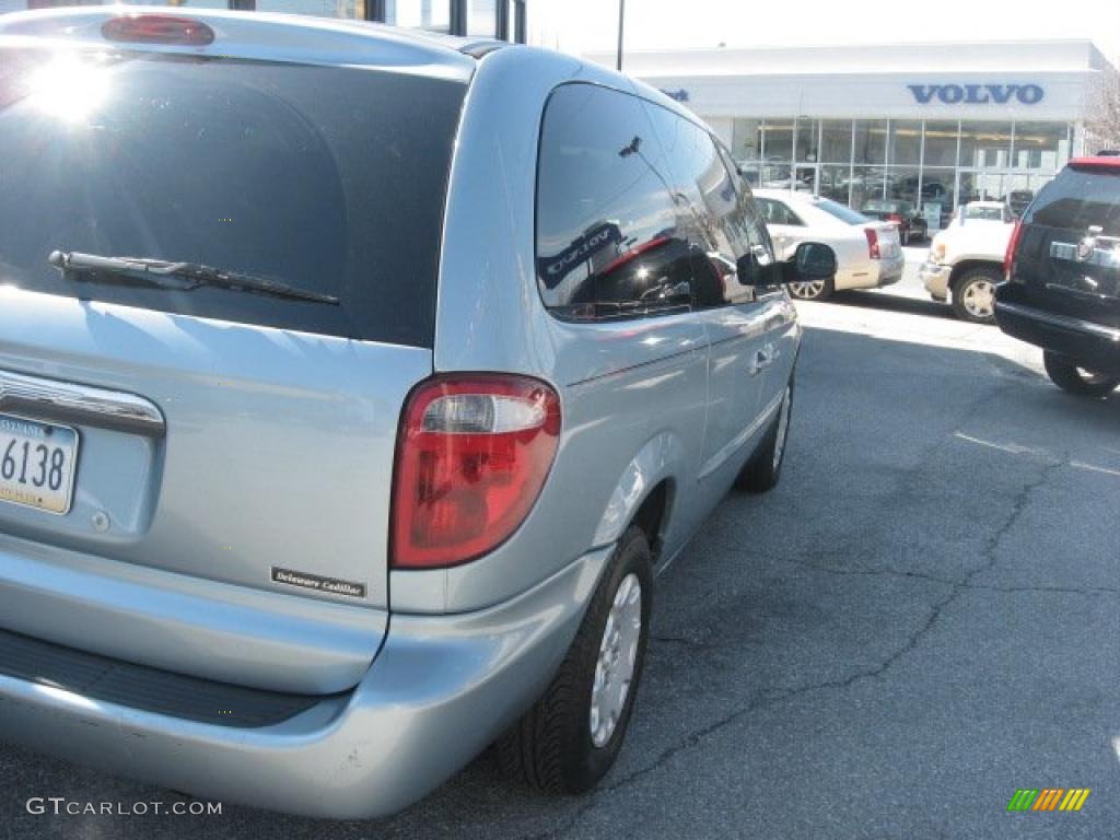 2003 Town & Country LX - Butane Blue Pearl / Gray photo #41
