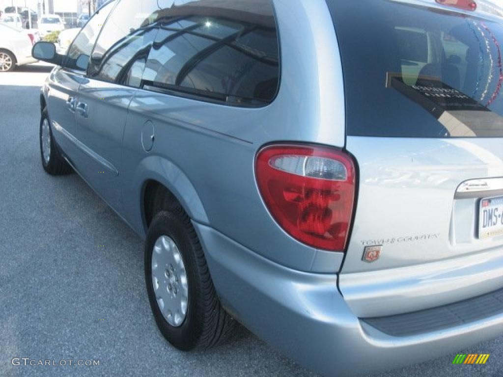 2003 Town & Country LX - Butane Blue Pearl / Gray photo #42