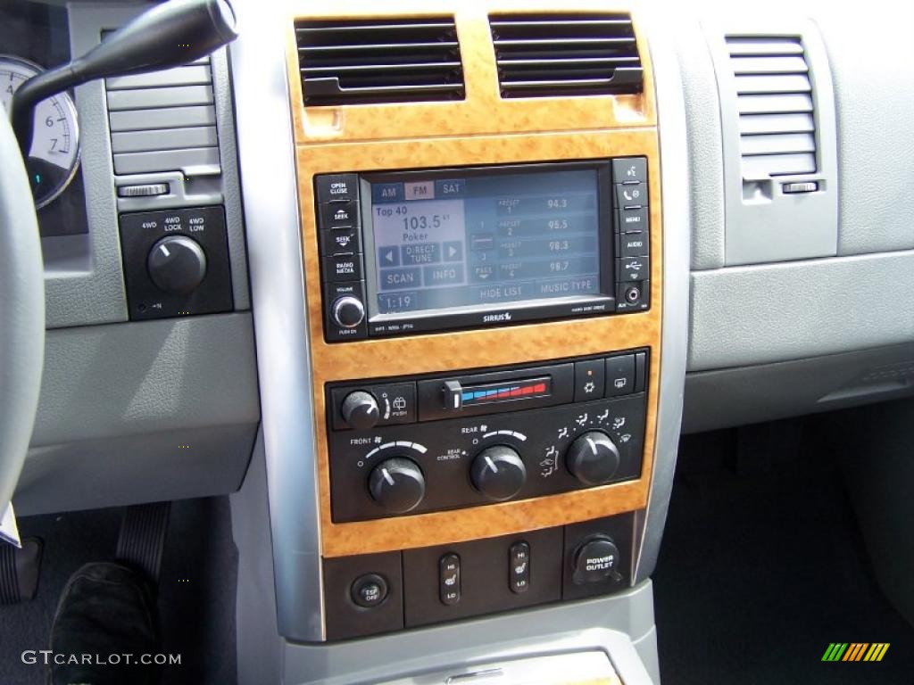 2009 Chrysler Aspen Limited 4x4 Controls Photo #47607029
