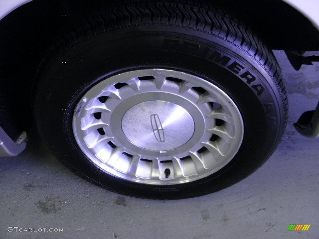 2001 Lincoln Town Car Signature Wheel Photo #47608340