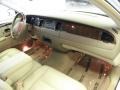 2001 Vibrant White Lincoln Town Car Signature  photo #9