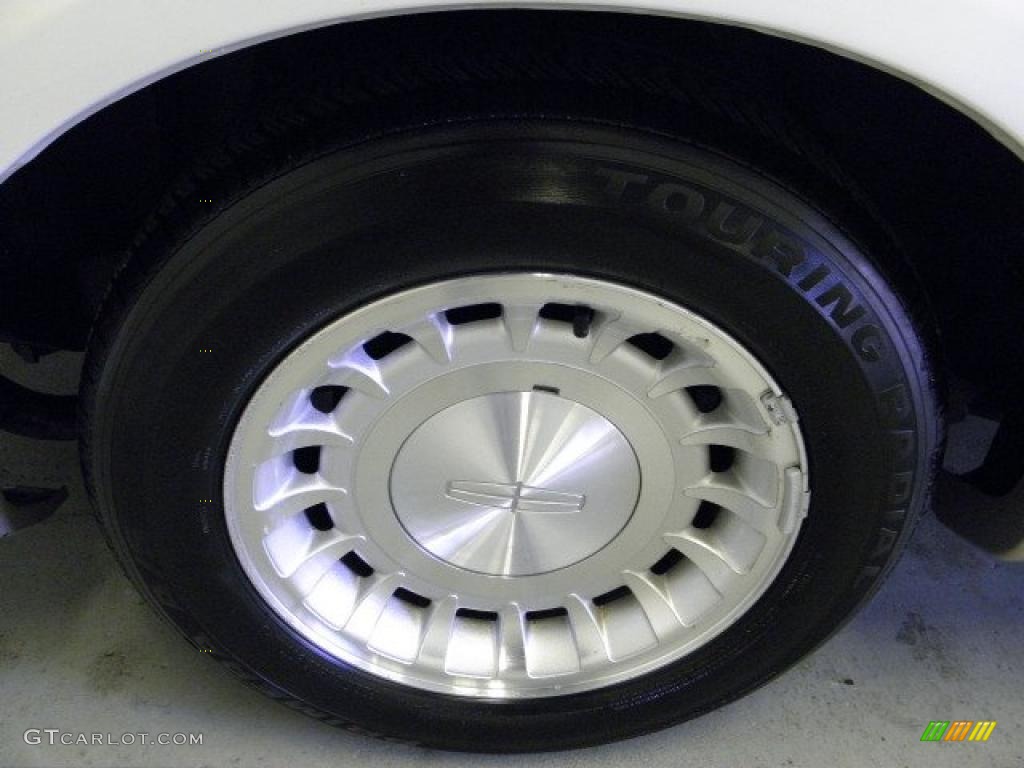 2001 Lincoln Town Car Signature Wheel Photo #47608421