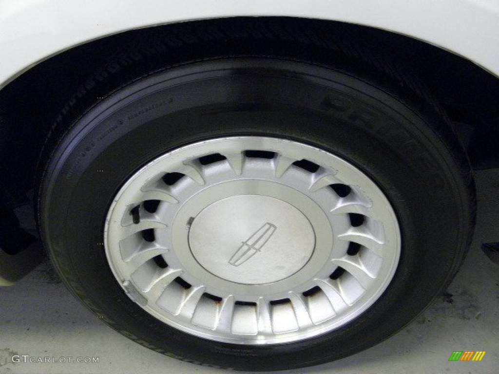 2001 Lincoln Town Car Signature Wheel Photo #47608436
