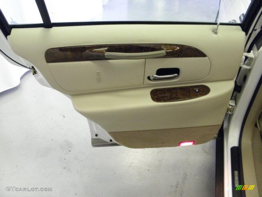 2001 Lincoln Town Car Signature Light Parchment Door Panel Photo #47608451