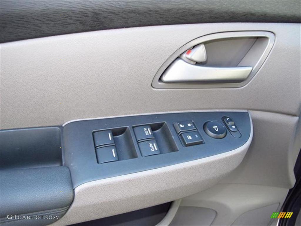 2011 Honda Odyssey EX-L Controls Photo #47610773